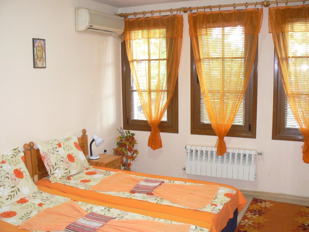 Family Hotel Varusha Veliko Tarnovo Room photo